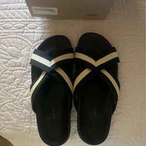 Excellent Condition Size 40 (size 9) Jenni Kayne Sandal in black and white